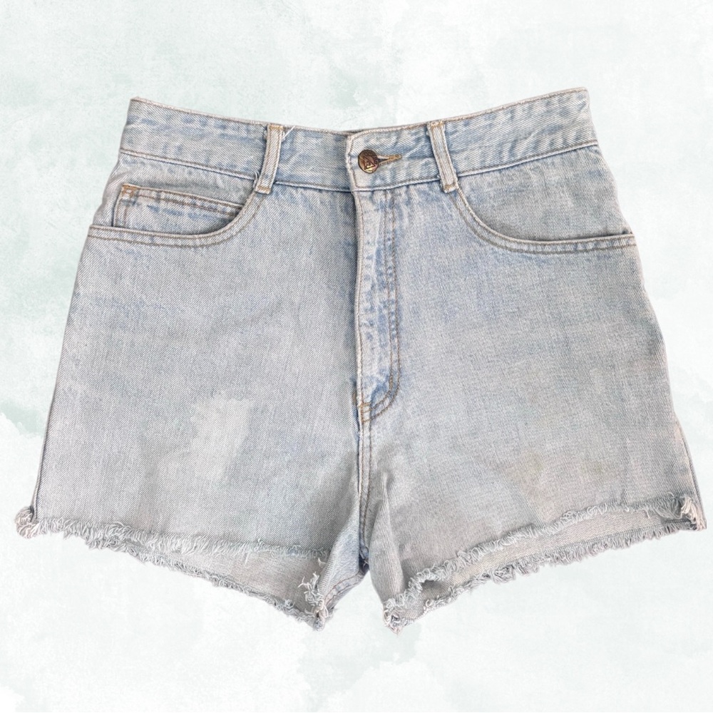 Vintage Guess light wash denim shorts, no size tag but measured a 26-27